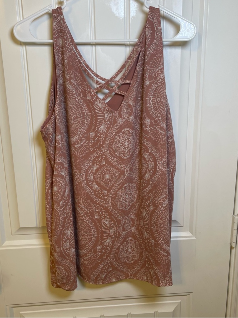 Maurices Women’s XL Dusty Rose Paisley Crisscross V-Neck Tank Lined Blouse - Picture 2 of 9